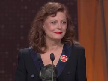 Susan Sarandon llama a la compasi&oacute;n y condena la violencia al recibir el Goya Internacional y Gonzalo Su&aacute;rez, Goya de Honor, reivindica el cine para "so&ntilde;ar despierto"
