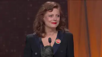 Susan Sarandon llama a la compasión y condena la violencia al recibir el Goya Internacional y Gonzalo Suárez, Goya de Honor, reivindica el cine para "soñar despierto" Susan Sarandon llama a la compasión y condena la violencia al recibir el Goya Internacional y Gonzalo Suárez, Goya de Honor, reivindica el cine para "soñar despierto"