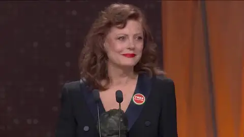 Susan Sarandon llama a la compasión y condena la violencia al recibir el Goya Internacional y Gonzalo Suárez, Goya de Honor, reivindica el cine para "soñar despierto" Susan Sarandon llama a la compasión y condena la violencia al recibir el Goya Internacional y Gonzalo Suárez, Goya de Honor, reivindica el cine para "soñar despierto"