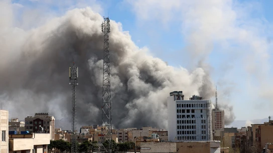 El humo se eleva en el centro de Teherán tras un ataque israelí en Irán, el 1 de marzo de 2026. El humo se eleva en el centro de Teherán tras un ataque israelí en Irán, el 1 de marzo de 2026.