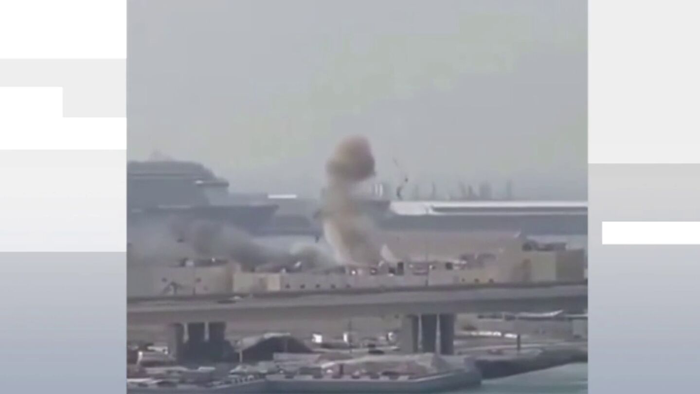 Imágenes de un ataque a un hangar de una base naval gala en Abu Dabi