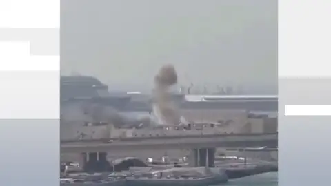 Imágenes de un ataque a un hangar de una base naval gala en Abu Dabi Imágenes de un ataque a un hangar de una base naval gala en Abu Dabi