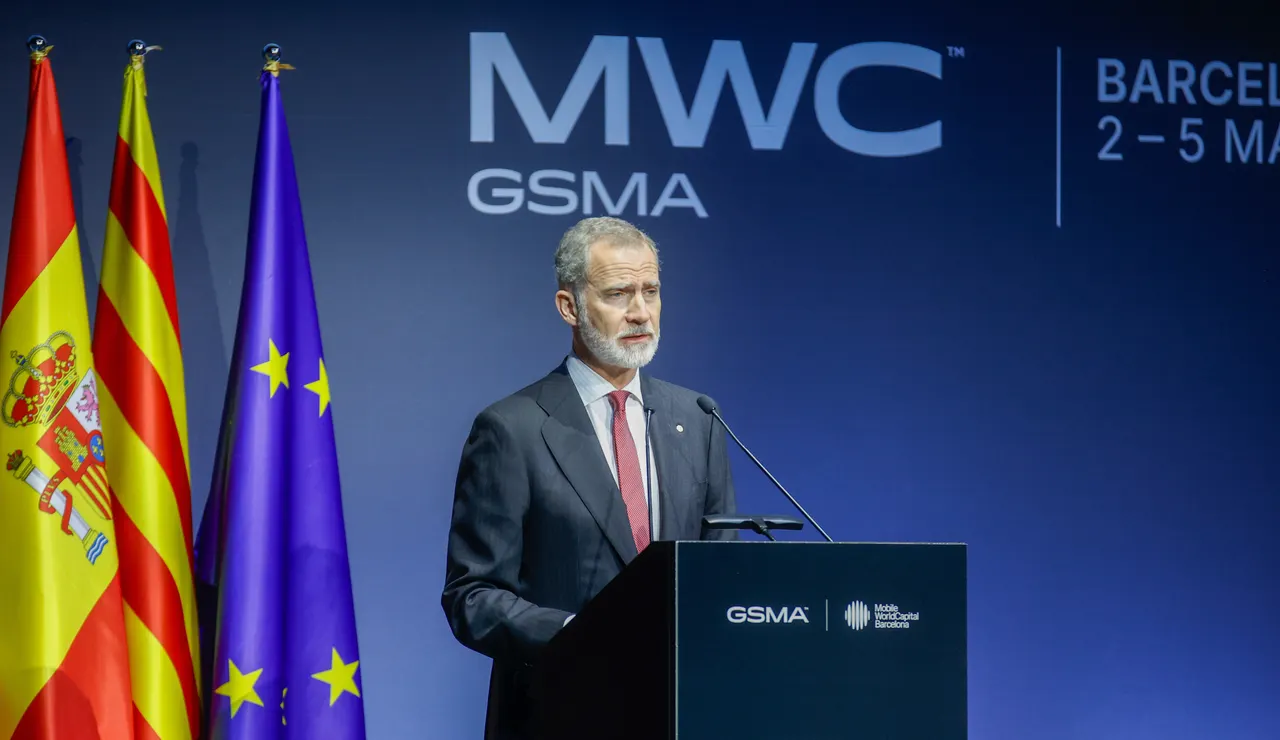 El Rey Felipe VI interviene durante la cena oficial de inauguración del Mobile World Congress (MWC) Barcelona 2026, en el Museu Nacional d'Art de Catalunya.