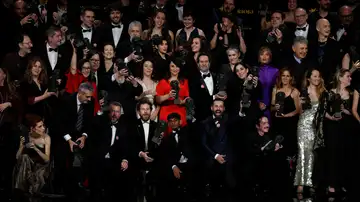 Fotografía de familia de los galardonados en los Premios Goya Fotografía de familia de los galardonados en los Premios Goya