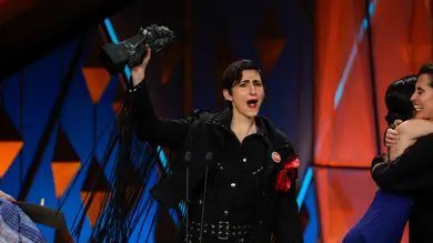 Alba Flores se arranca a cantar No Dudaría al ganar el Goya y se lo dedica a su padre, Antonio Flores: Alba Flores se arranca a cantar No Dudaría al ganar el Goya y se lo dedica a su padre, Antonio Flores: