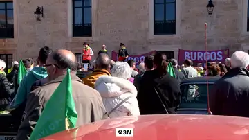 Una caravana de protesta exige reabrir la línea directa Madrid-Burgos 14 años después de su cierre Una caravana de protesta exige reabrir la línea directa Madrid-Burgos 14 años después de su cierre