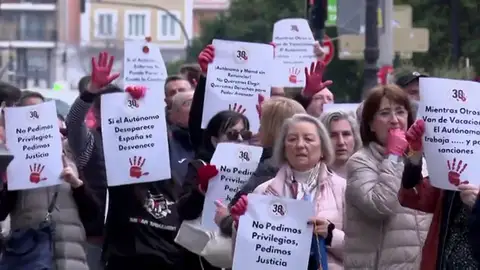 Protesta de autónomos en Lebrija (Sevilla) Manifestación histórica de más de 1.000 autónomos en Lebrija, Sevilla
