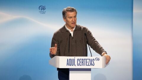 Feij&oacute;o se compromete a aumentar un 15% las plantillas de m&eacute;dicos para mejorar las condiciones de guardias y jornadas