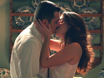 Tasio sue&ntilde;a que besa a Paula