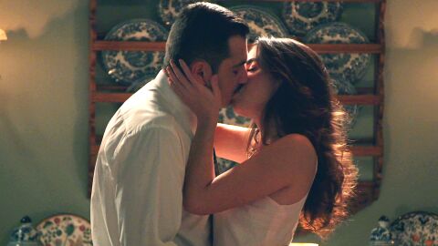 Tasio sue&ntilde;a que besa a Paula