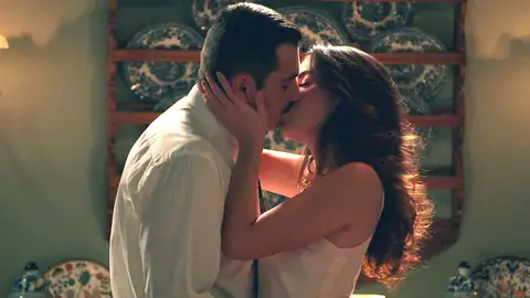 Tasio sueña que besa a Paula Tasio sueña que besa a Paula