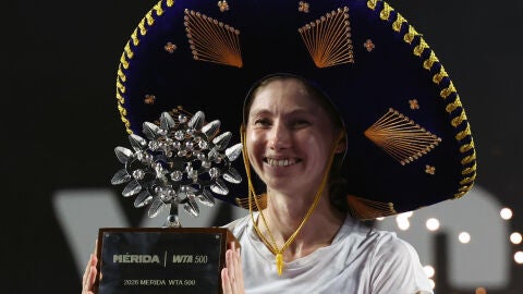 Cristina Bucsa, con el t&iacute;tulo del WTA 500 de M&eacute;rida