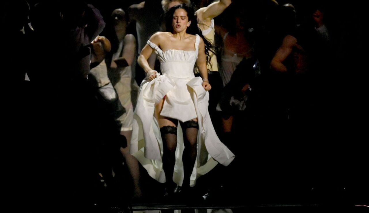 Rosal&iacute;a con su segudo look en los Brit Awards 2026 bailando al ritmo del techno