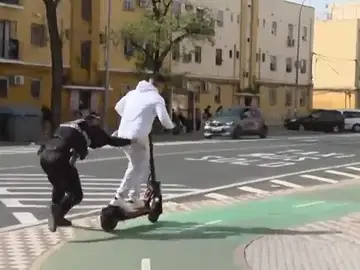 Sevilla comienza a imponer sanciones más duras a los usuarios de patinetes eléctricos Sevilla comienza a imponer sanciones más duras a los usuarios de patinetes eléctricos