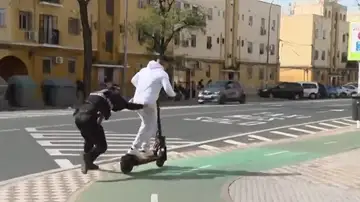 Sevilla comienza a imponer sanciones más duras a los usuarios de patinetes eléctricos Sevilla comienza a imponer sanciones más duras a los usuarios de patinetes eléctricos