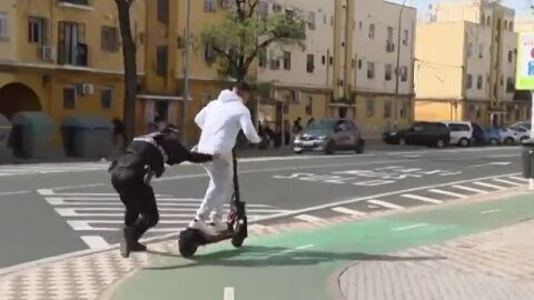 Sevilla comienza a imponer sanciones m&aacute;s duras a los usuarios de patinetes el&eacute;ctricos