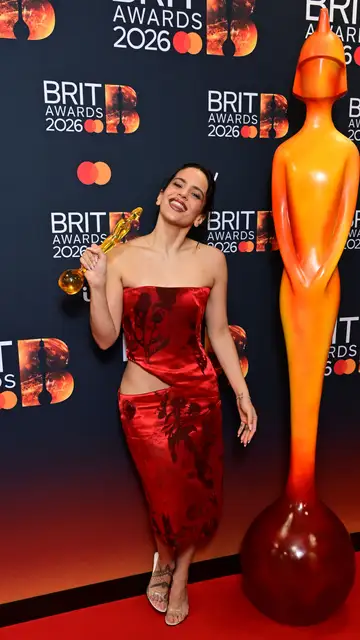 Rosalía con su tercer look para los Brit Awards 2026 Rosalía con su tercer look para los Brit Awards 2026