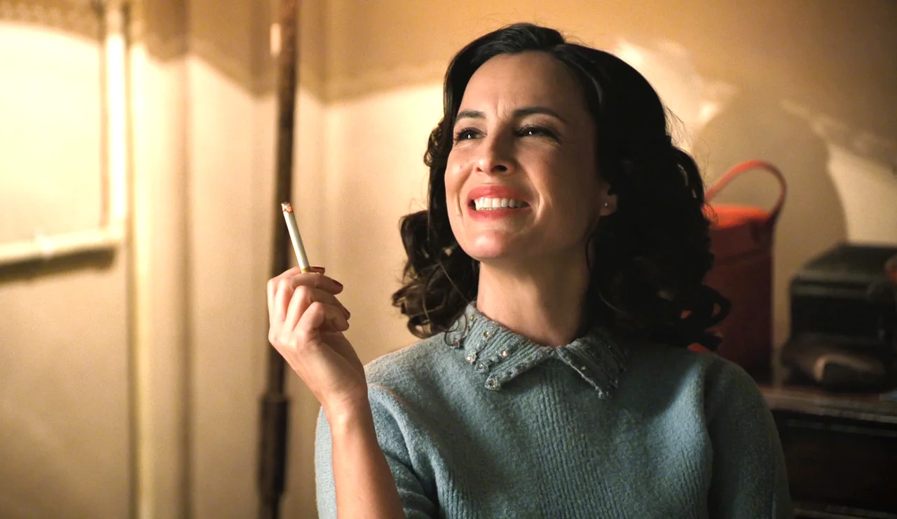 Beatriz vuelve a amenazar a Gabriel y le exige más dinero