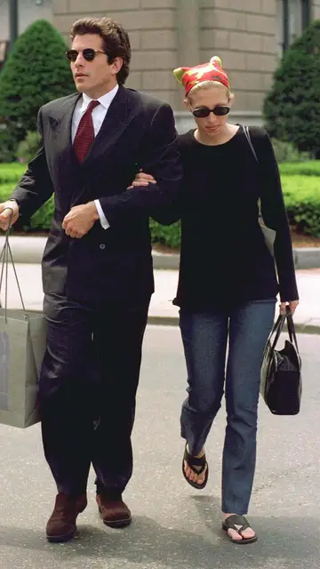 Carolyn Bessette-Kennedy y John F. Kennedy Jr Carolyn Bessette-Kennedy y John F. Kennedy Jr