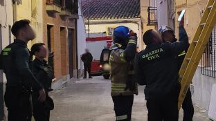 Imagen de un momento del rescate de la mujer retenida contra su voluntad