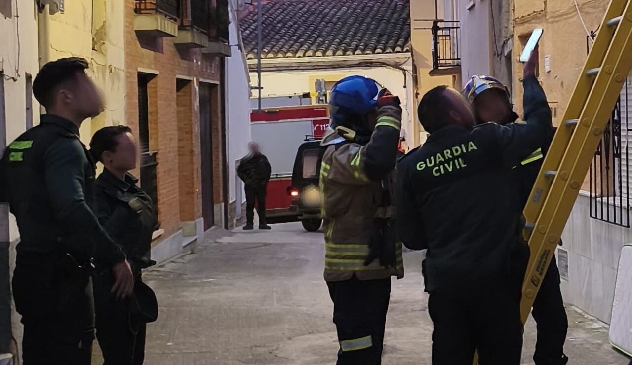 Imagen de un momento del rescate de la mujer retenida contra su voluntad