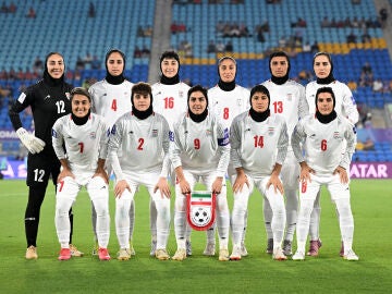 La selecci&oacute;n femenina de Ir&aacute;n en su debut en la Copa de Asia