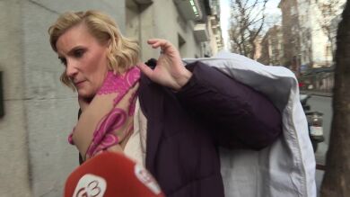 María Zurita evita las preguntas sobre la situación del rey Juan Carlos atrapado en Abu Dabi: 