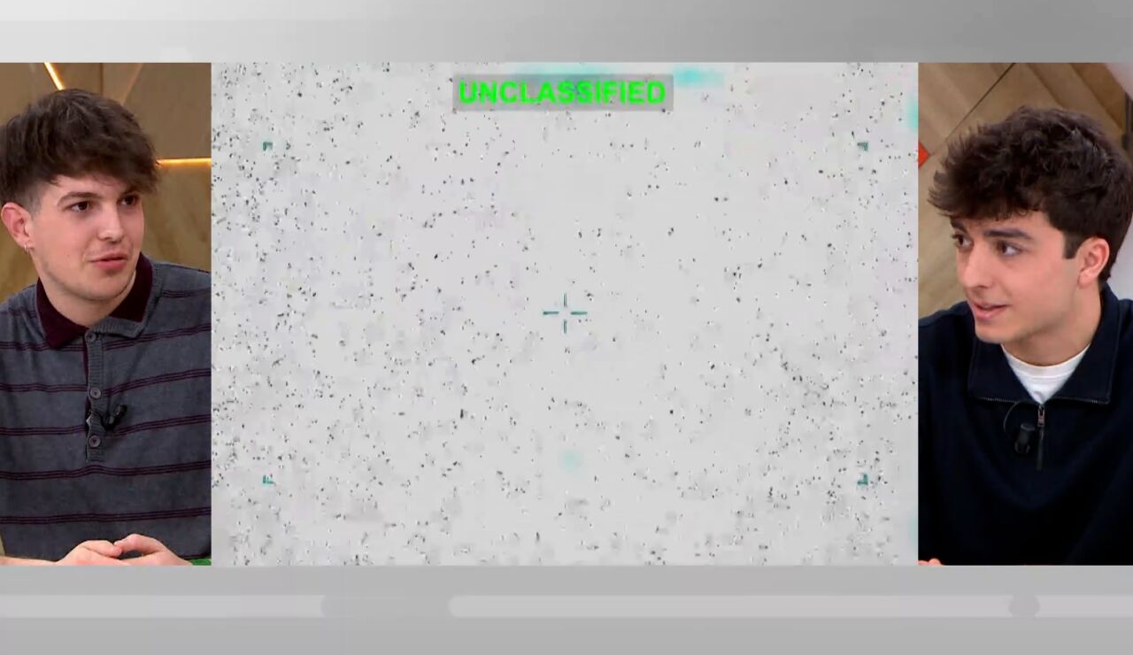 J&oacute;venes en Espejo P&uacute;blico.