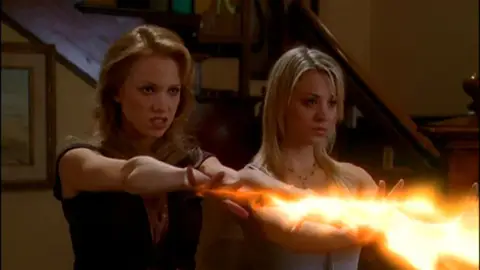 Kaley Cuoco en Embrujadas Kaley Cuoco en Embrujadas