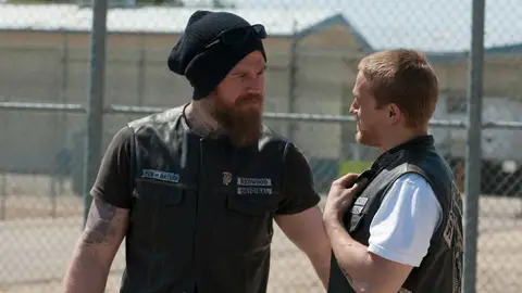 Ryan Hurst con Charlie Hunnam en Sons of Anarchy Ryan Hurst con Charlie Hunnam en Sons of Anarchy