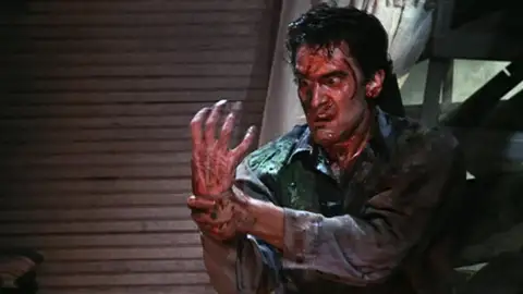 Bruce Campbell en Evil Dead 2 Bruce Campbell en Evil Dead 2