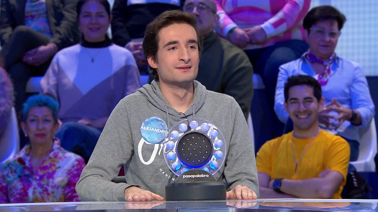 Alejandro salva resoplando su duelo en La Pista: “Qué rabia me está dando”
