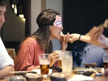 Joaquin y su familia se la juegan probando el pez globo 