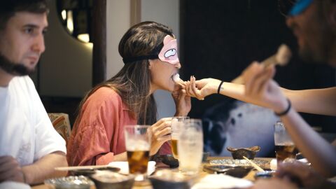 Joaquin y su familia se la juegan probando el pez globo 