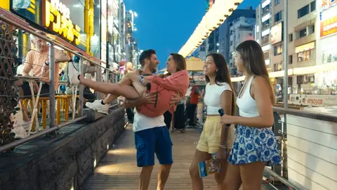 Susana sorprende a Joaquín reservando una noche en un hotel romántico Susana sorprende a Joaquín reservando una noche en un hotel romántico