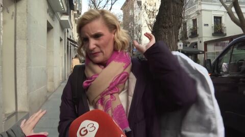 María Zurita haciendo declaraciones a la prensa