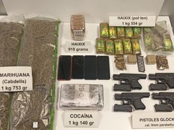 Material incautado en la operaci&oacute;n por los Mossos d'Esquadra.