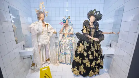 Ana Locking inaugura una exposición que recorre sus piezas más icónicas Ana Locking inaugura una exposición que recorre sus piezas más icónicas