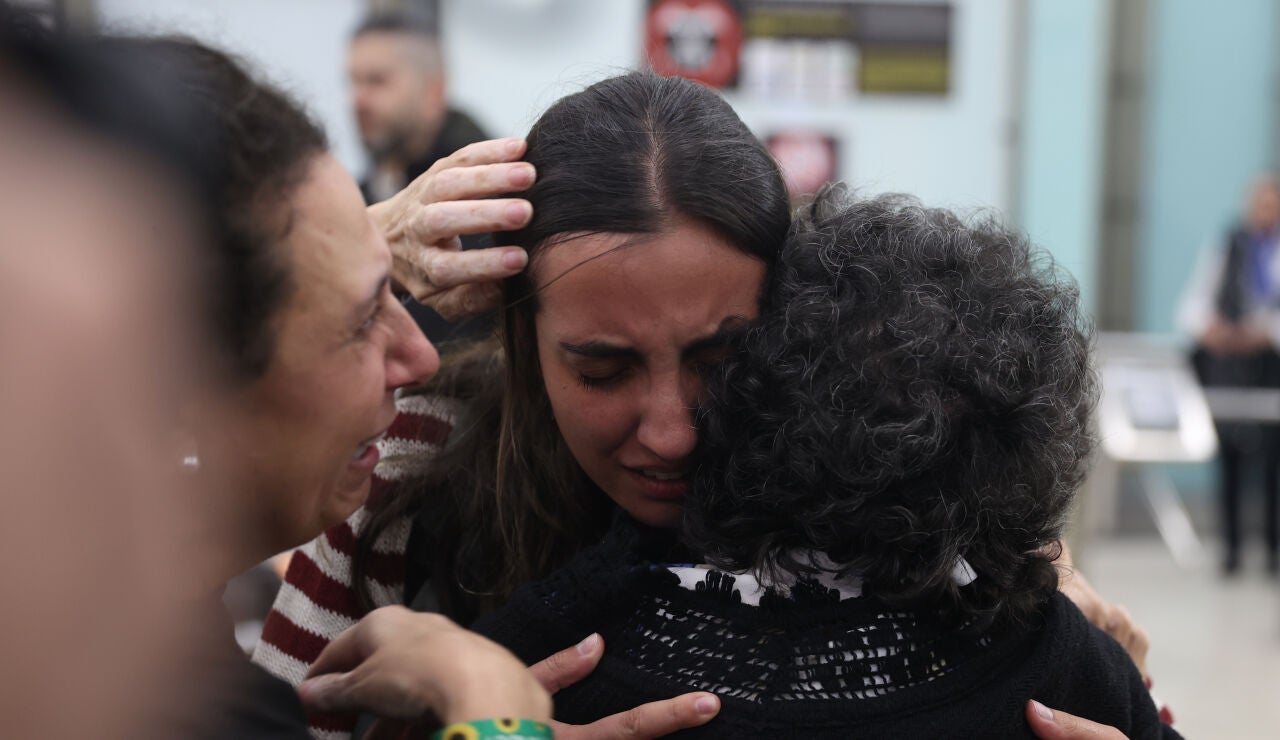 Llegada al aeropuerto de Barajas de un grupo de espa&ntilde;oles evacuados por el conflicto en Oriente Medio