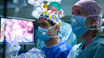 Equipo en Telecirugía entre Barcelona y Las Palmas