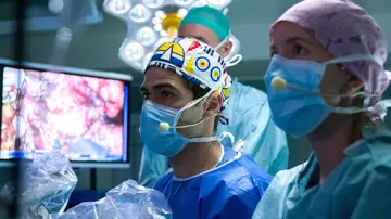 Equipo en Telecirugía entre Barcelona y Las Palmas Equipo en Telecirugía entre Barcelona y Las Palmas