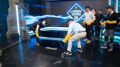 Marron, contra la televisión en un peligroso experimento : ¿cuántas gomas aguantará? Marron, contra la televisión en un peligroso experimento : ¿cuántas gomas aguantará?