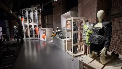 Ana Locking inaugura una exposición que recorre sus piezas más icónicas Ana Locking inaugura una exposición que recorre sus piezas más icónicas