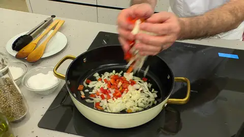 Introduce las hortalizas en una tartera Introduce las hortalizas en una tartera