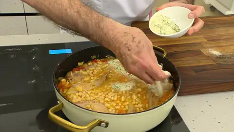 Esparce esta mezcla sobre las alubias Esparce esta mezcla sobre las alubias