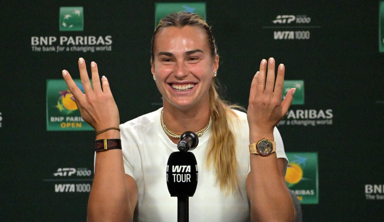 Aryna Sabalenka, sonriente este mi&eacute;rcoles en la sala de prensa de Indian Wells