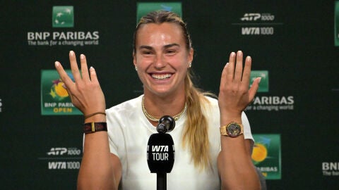 Aryna Sabalenka, sonriente este mi&eacute;rcoles en la sala de prensa de Indian Wells