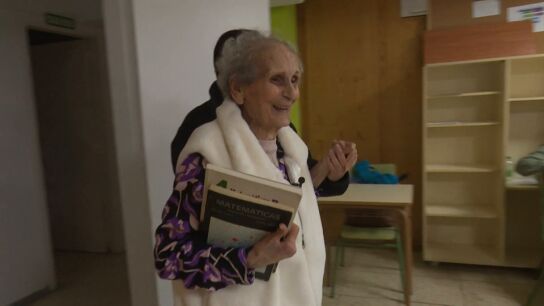 Do&ntilde;a Lola, la alumna m&aacute;s mayor de Canarias que no deja de aprender