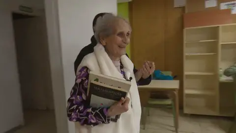 Doña Lola, la alumna más mayor de Canarias que no deja de aprender Doña Lola, la alumna más mayor de Canarias que no deja de aprender