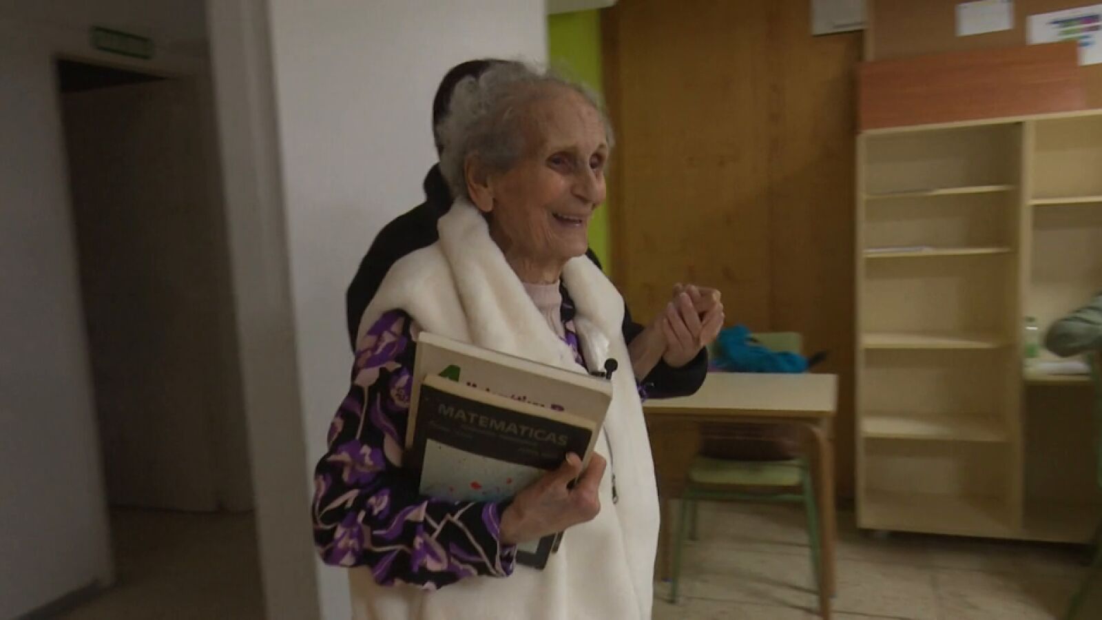 Doña Lola, la alumna más mayor de Canarias que con 92 años no deja de aprender: 